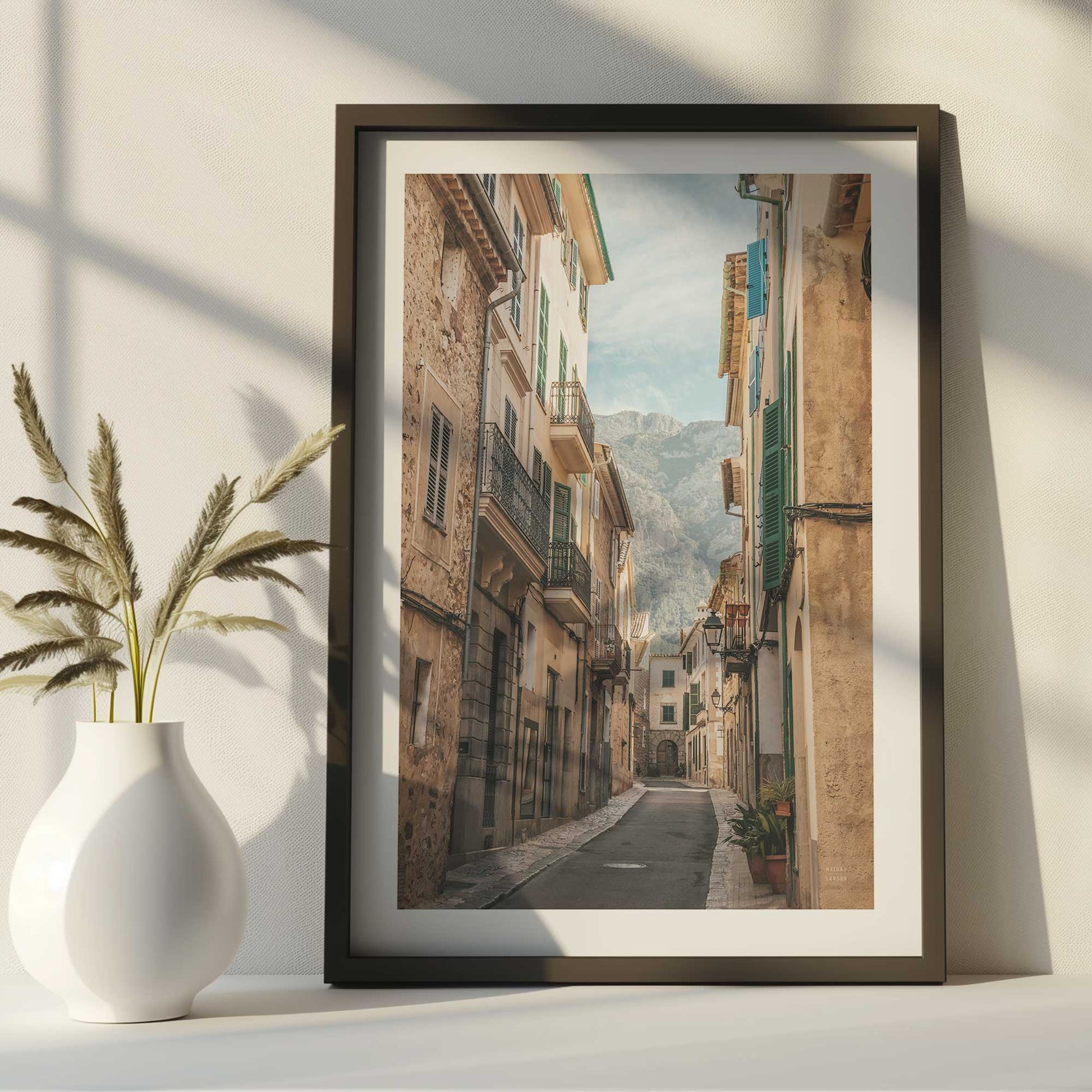 [LIFESTYLE], Picture of art in a room