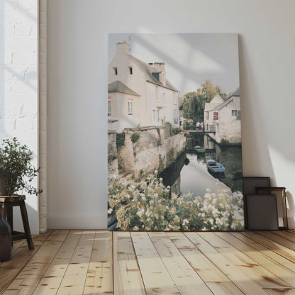 [LIFESTYLE], Picture of art in a room