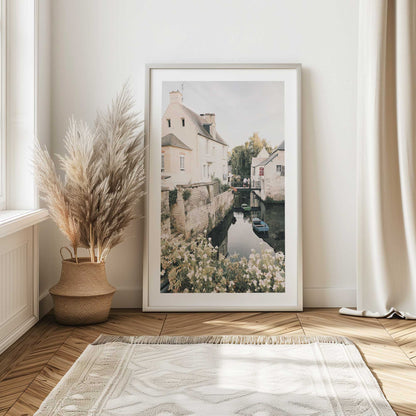 [LIFESTYLE], Picture of art in a room