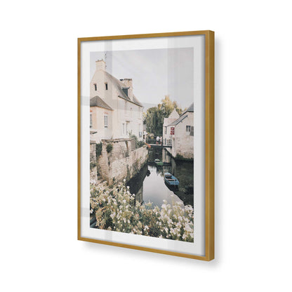 [Color:Polished Gold], Picture of art in a Polished Gold frame of the corner