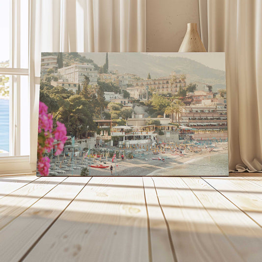 [LIFESTYLE], Picture of art in a room