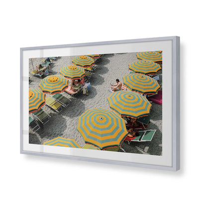 [Color:Polished Chrome], Picture of art in a Polished Chrome frame of the corner
